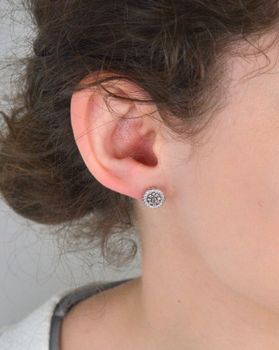 Kolczyki srebrne owalne w cyrkonie próba 925, K 2671 Eleganckie kolczyki srebrne o owalnym kształcie, wykonane z srebra próby 925 ozdobione subtelnymi cyrkoniami. Kolczyki mają klasyczny, a zarazem nowoczesny design, który s (1).JPG